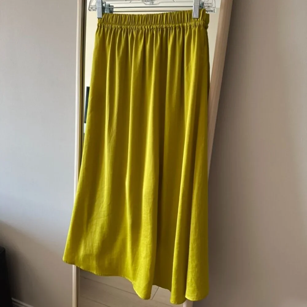 Freeman T. Porter Women's chartreuse skirt (size XS) - Picture 2 of 2
